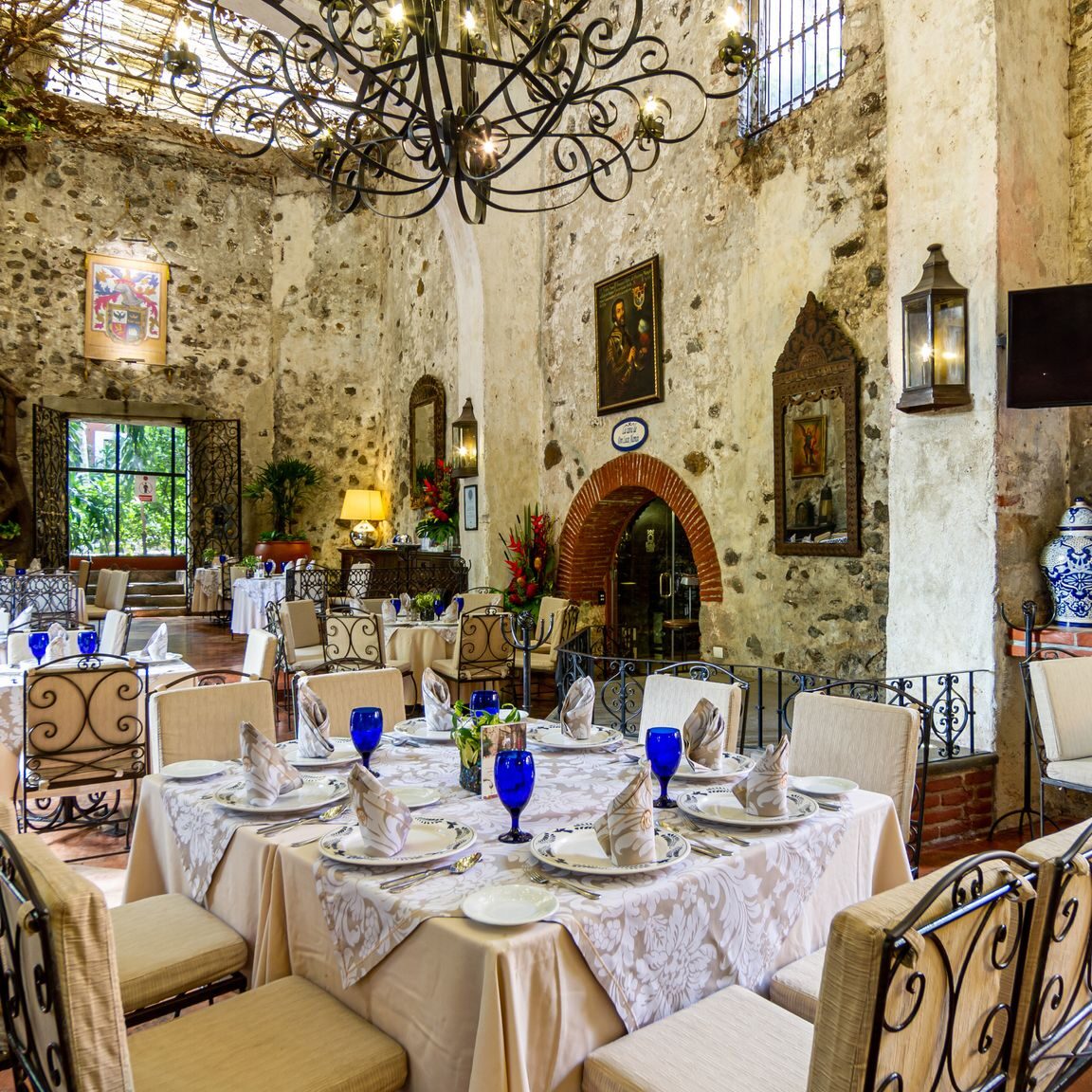 la casona hotel restoran